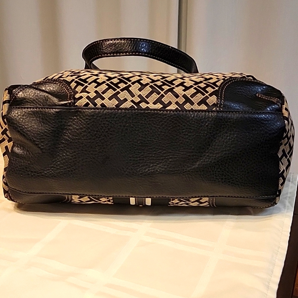 EUC Tommy Hilfiger Jaden Black Satchel - Picture 7 of 7